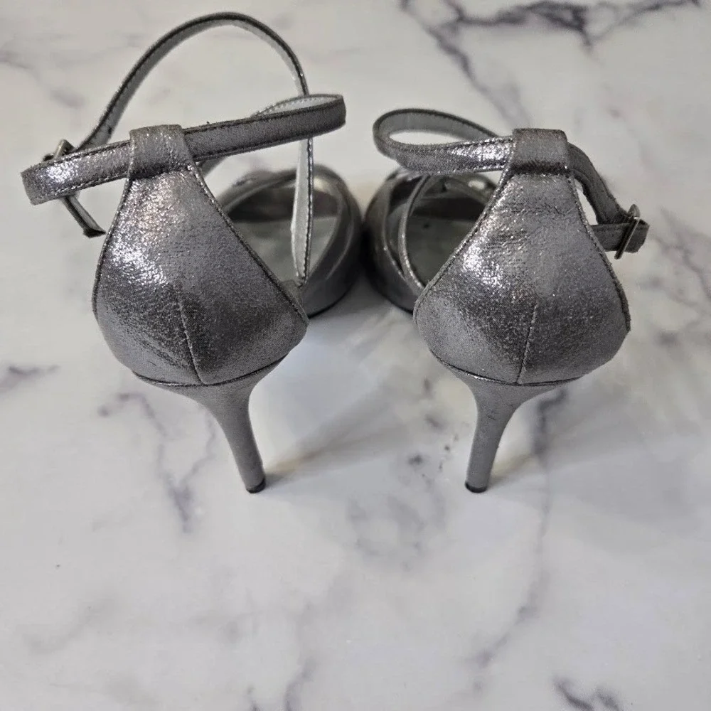 Nina Strappy Sandals Womens 8‎ Silver Metallic Dress Heels Peep Toe Formal Party